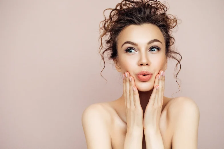 Rejuvenece tu rostro con el truco milenario que no necesita bótox