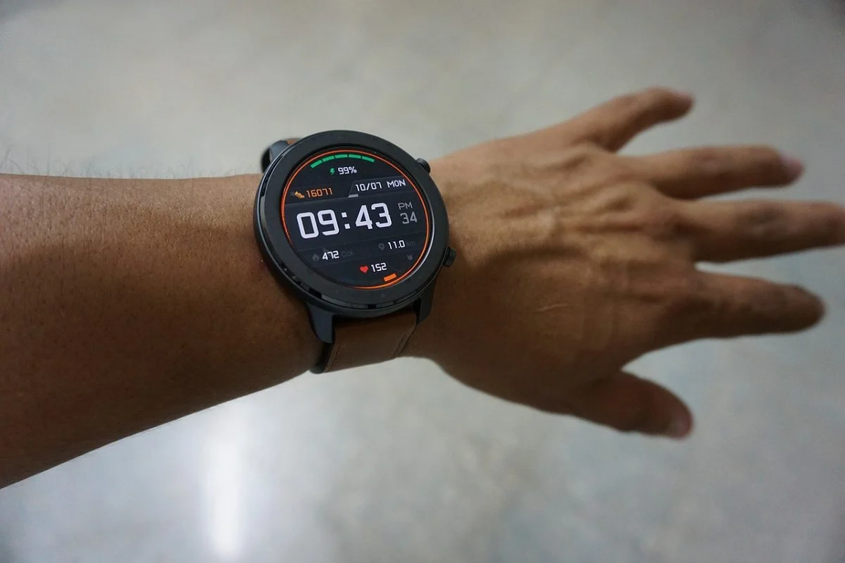 Cómo cambiar la correa de un reloj inteligente o smartwatch