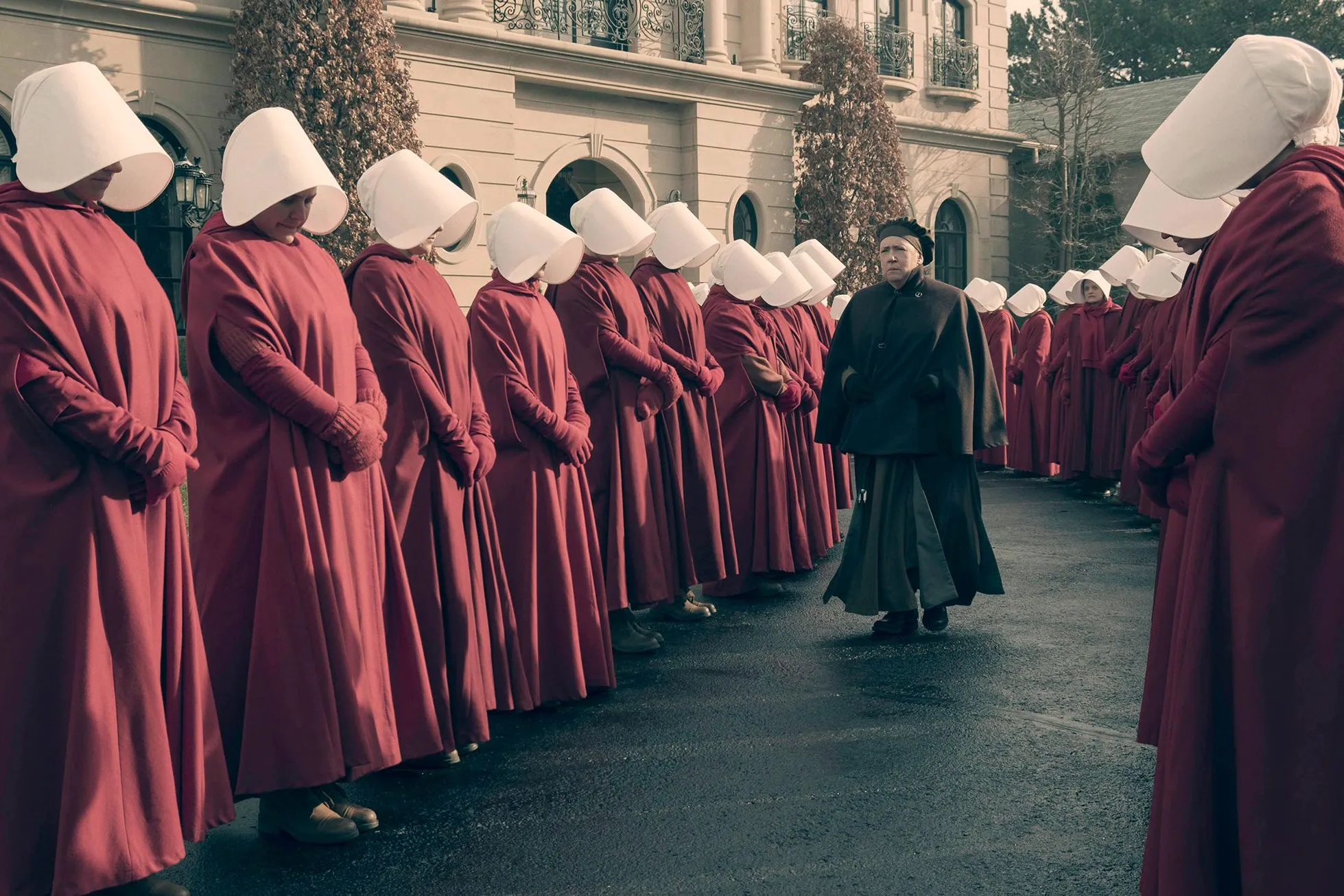 Netflix lanza una nueva serie de época basada en una novela de Margaret Atwood, autora de ‘El cuento de la criada’