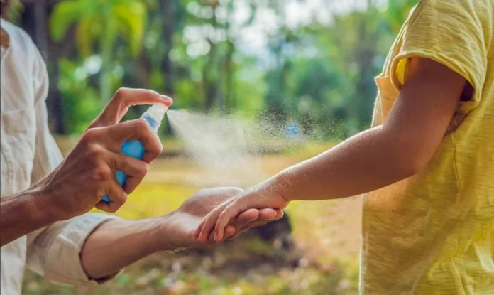 ¿Vacaciones a la vista? Lleva el ‘spray’ repelente de mosquitos más vendido en Amazon