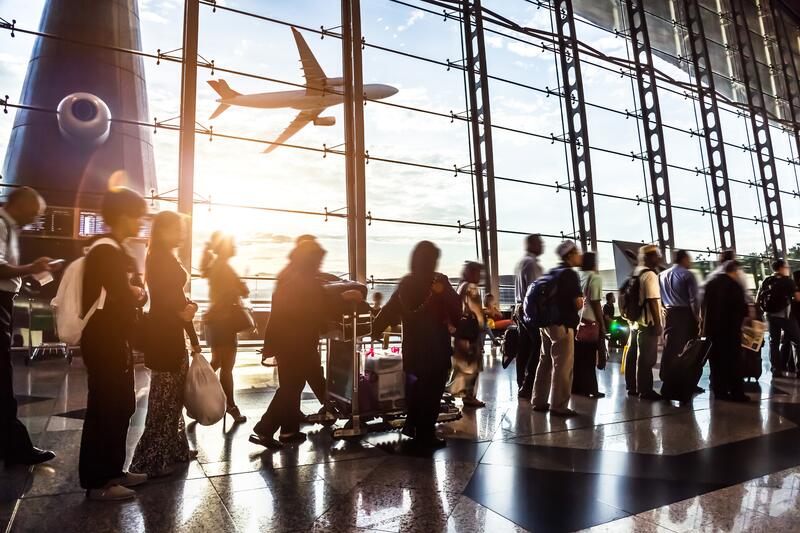 Cifras récord en los aeropuertos europeos: logran rebasar el tráfico anterior a la pandemia en el primer semestre de 2024
