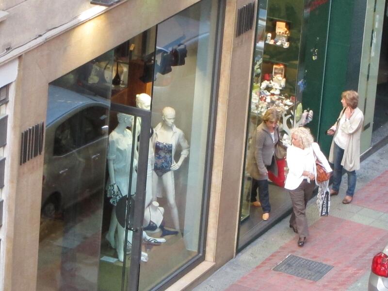 El retroceso del comercio minorista en la eurozona incrementa las incógnitas sobre su recuperación económica