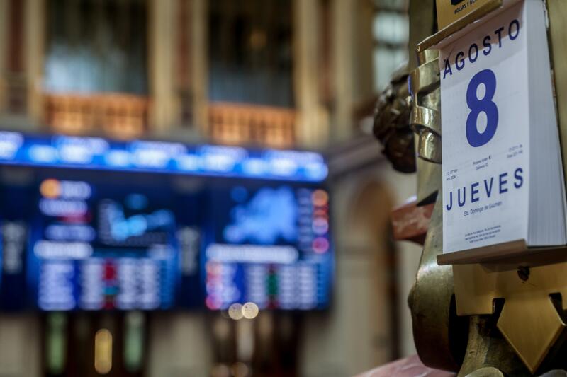El Ibex 35 contiene la caída y logra sostenerse por encima de los 10.500 puntos al cierre