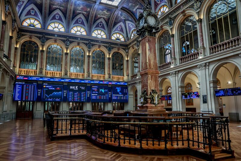 El Ibex 35 repunta casi un 1% a media jornada, impulsado por los datos de paro en Estados Unidos