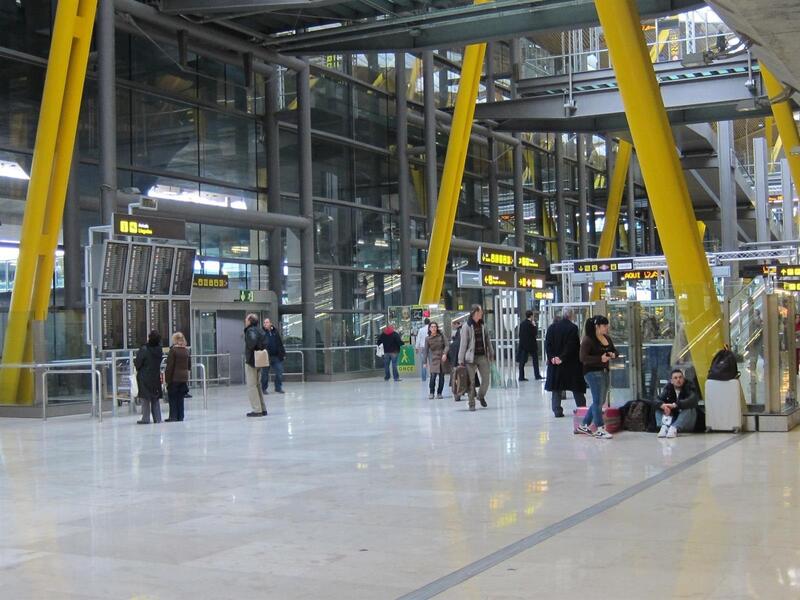 El turismo se dispara: Los aeropuertos españoles rozan los 180 millones de pasajeros