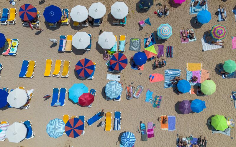 España se blinda para el turismo masivo y apuesta por la implementación de playas inteligentes