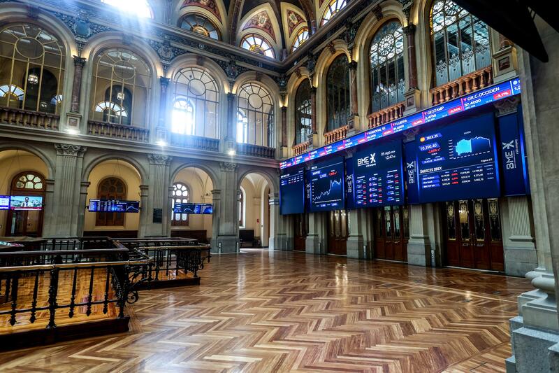 El Ibex sigue subiendo a media sesión con un incremento del 0,3% mientras Grifols cae un 5%