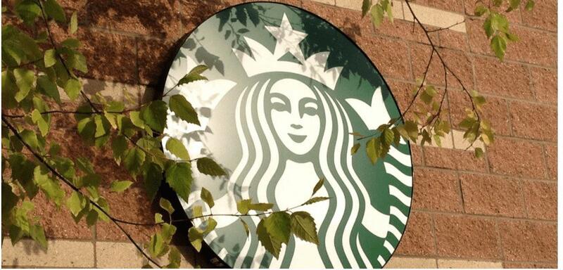 El nombramiento de Brian Niccol como consejero delegado eleva un 21% las acciones de Starbucks
