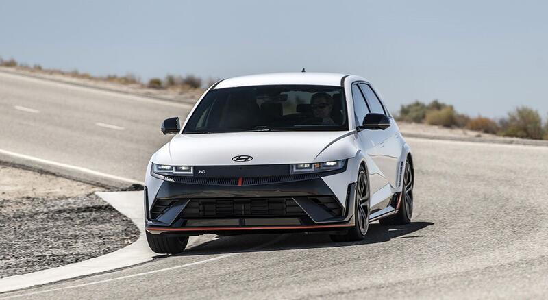 El Ioniq 5 N de Hyundai se alza con el premio de coche eléctrico del año de ‘Car and Driver’