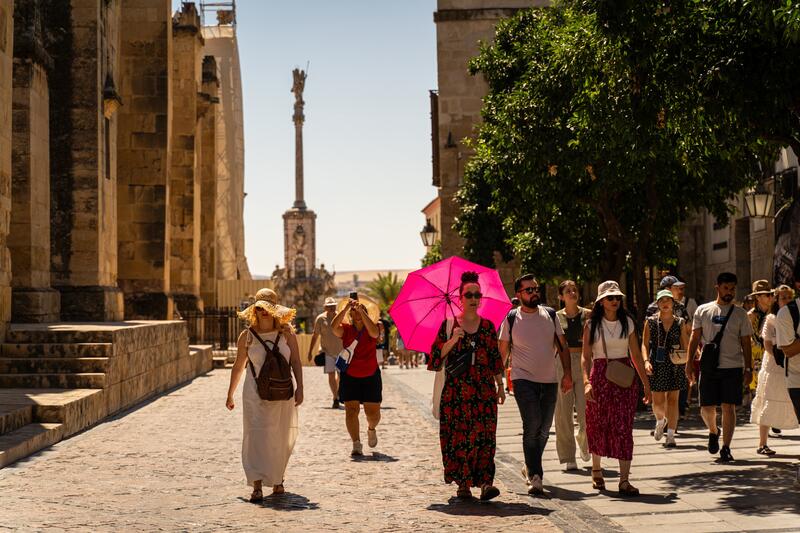 Los españoles adoptan innovadoras estrategias para alargar la duración de sus viajes