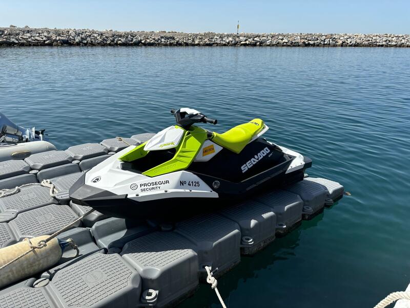 Prosegur revoluciona la seguridad portuaria en España con motos de agua