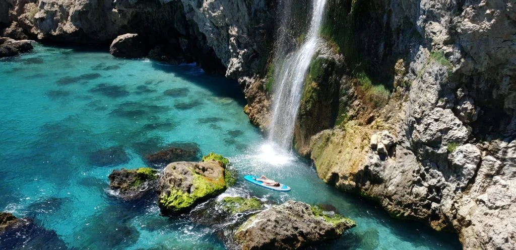 Cascada grande de Maro ¡No te lo pierdas! Apresúrate: últimos días para maravillarte