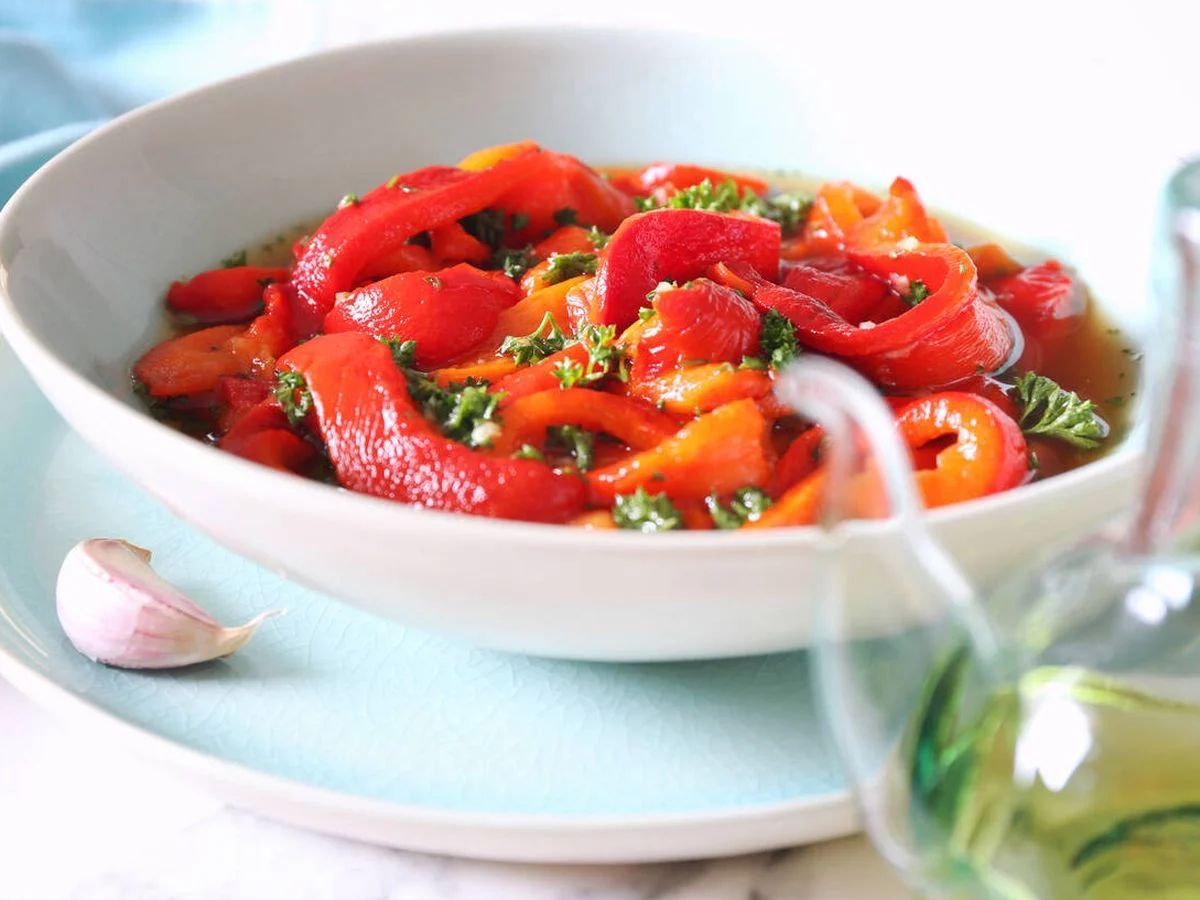 Cómo hacer la ensalada de Extremadura con los mejores pimientos rojos del verano