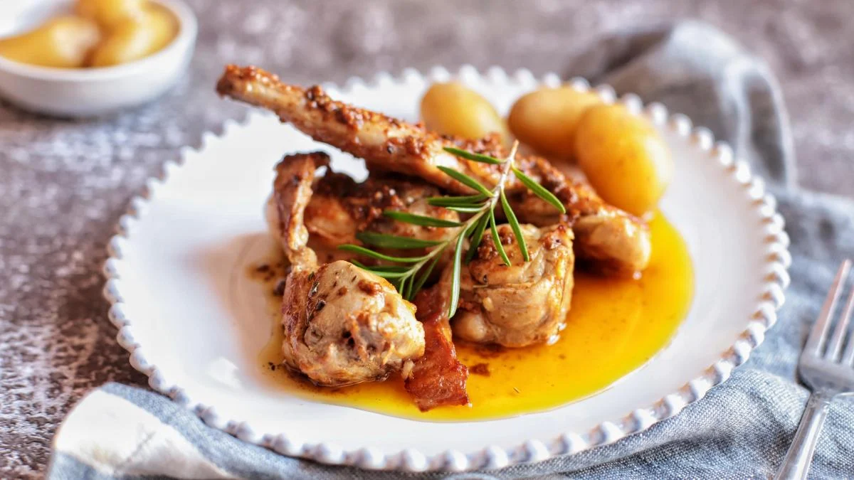Conejo en salmorejo, una receta típica de Canarias