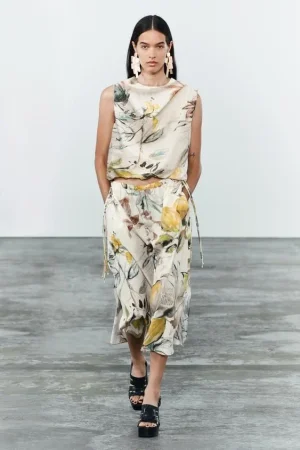 Falda Midi y Top Estampado: El Conjunto Perfecto de Zara Woman Collection