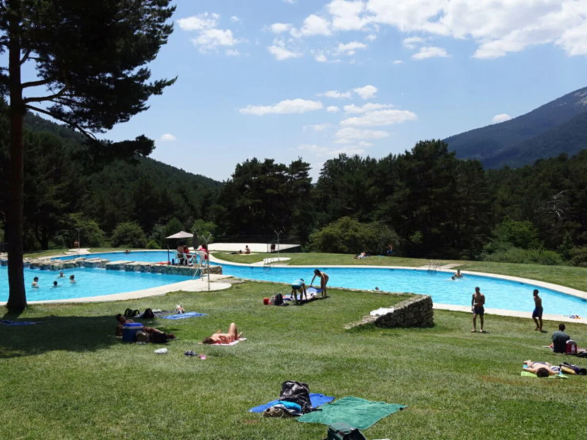 La piscina natural más espectacular de Madrid está a 40 minutos y parece Suecia