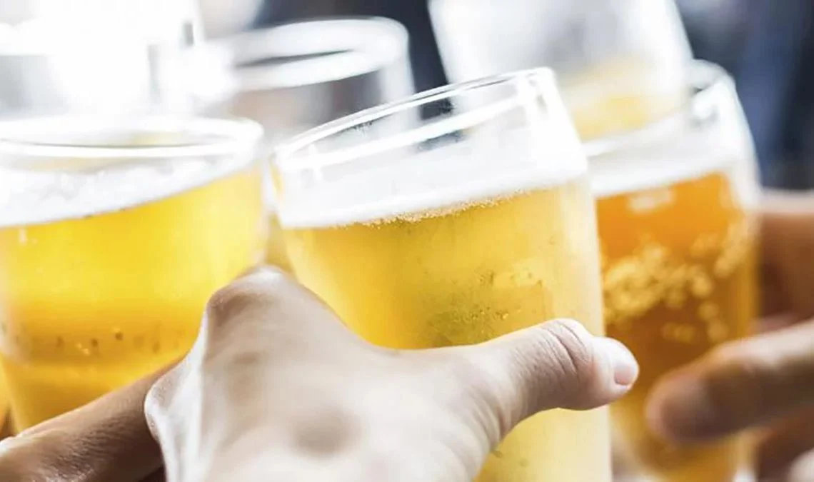 Las diferencias al ‘tirar’ una cerveza en las distintas partes de España