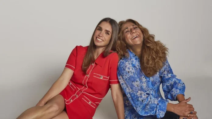 Lolita y Elena Furiase deslumbran con su complicidad en bikini