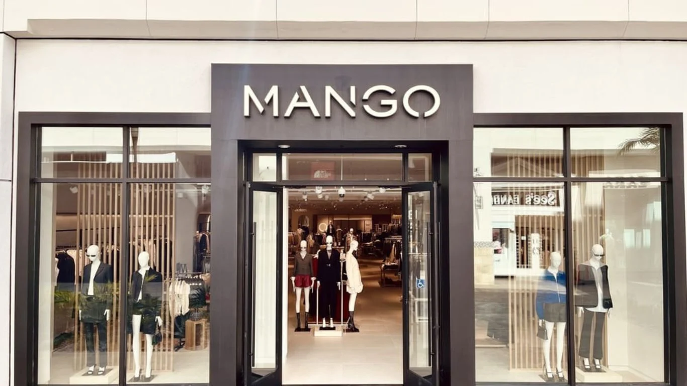 Llega a Mango la prenda que será imprescindible este otoño: pantalones-falda con efecto vientre plano
