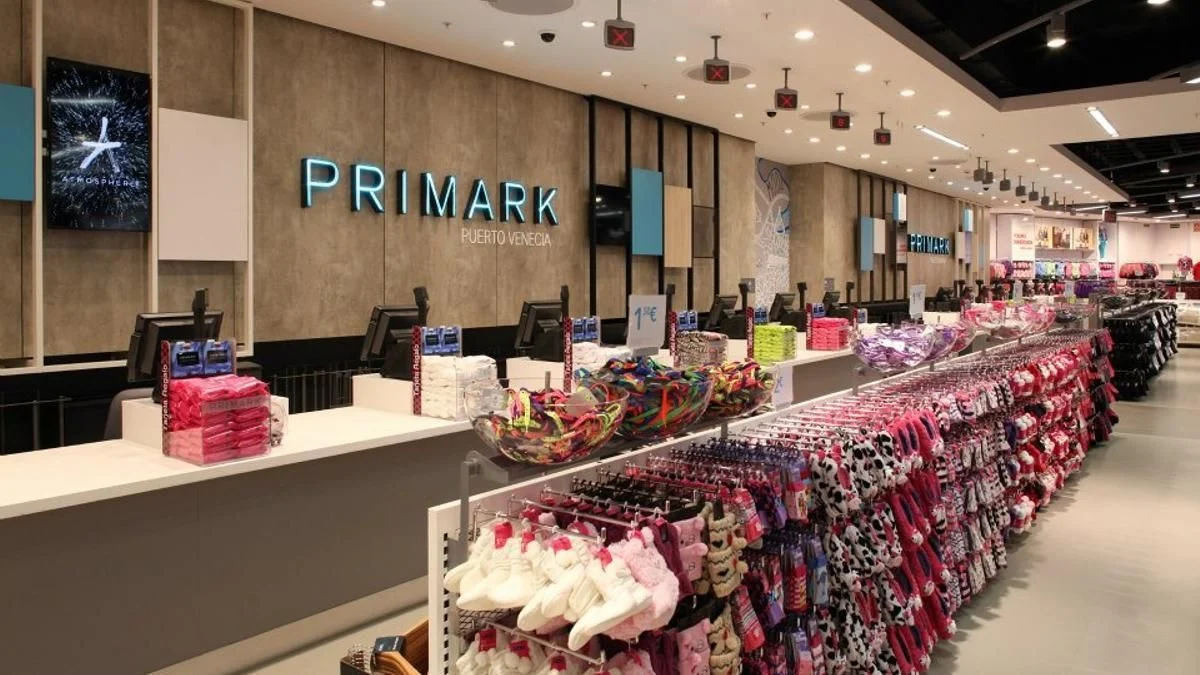 Primark nos trae los vestidos playeros que te harán brillar más que el sol este verano