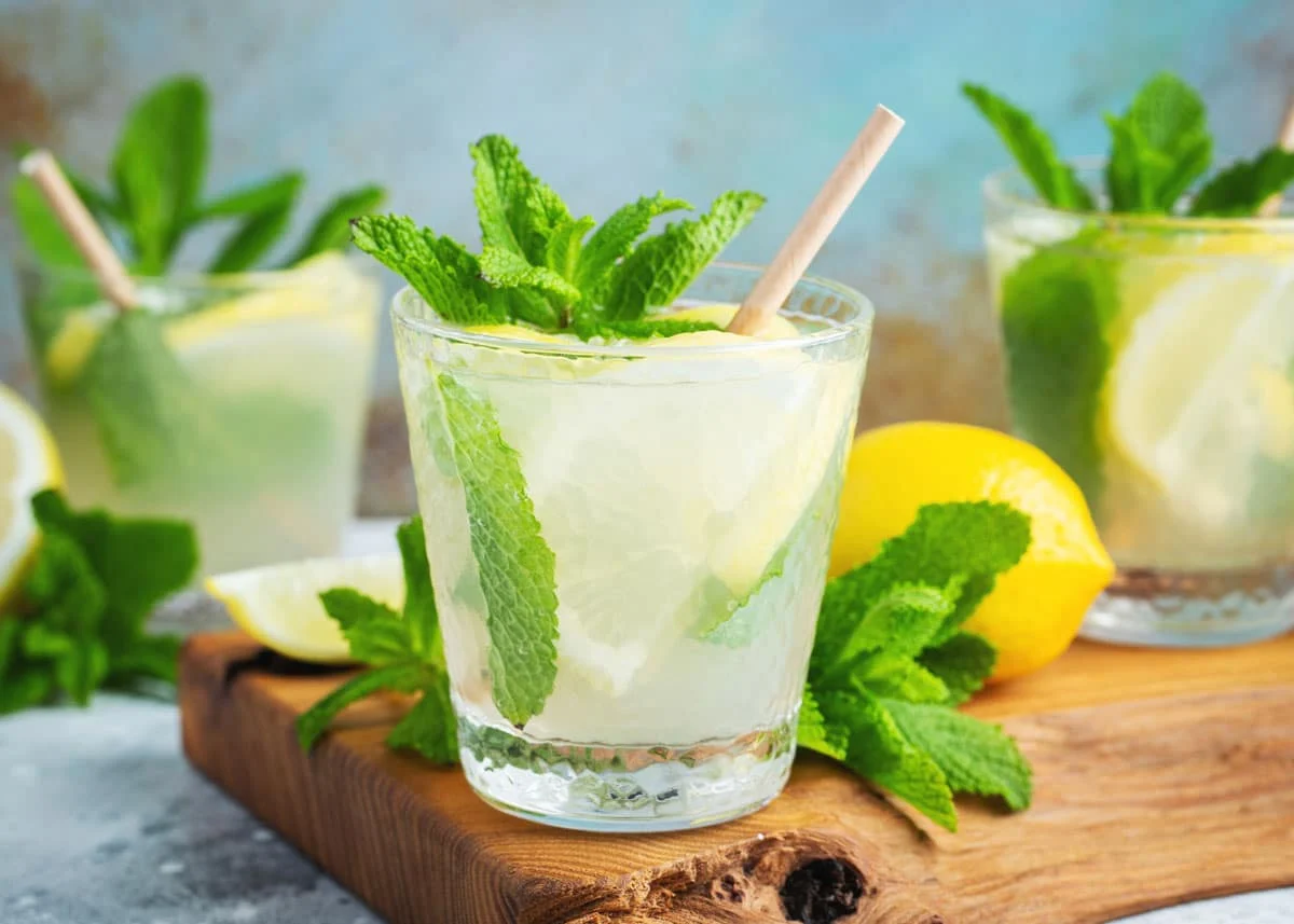 Te enseñamos a hacer un delicioso Mojito 0,0 sin alcohol para toda la familia