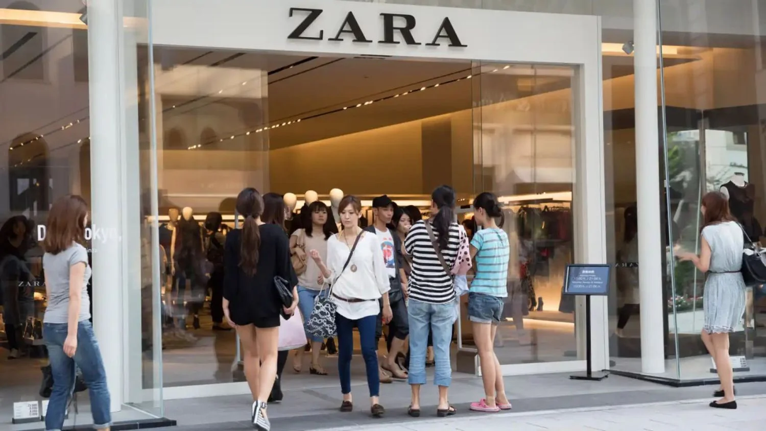 Zara te propone los mejores conjuntos de lino para mantenerte elegante y fresca