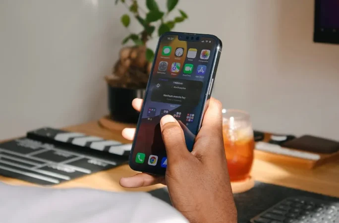 Este es el sorprendente teléfono que Apple planea lanzar próximamente 1 Merca2.es Apple teléfono