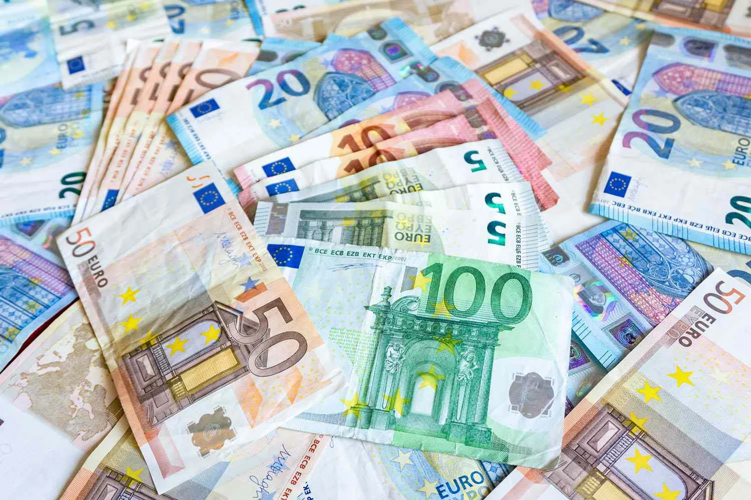 Kutxabank responde con 600 euros a las ofertas de nóminas de Abanca, ING, Banco Santander, Banco Sabadell y Caixabank