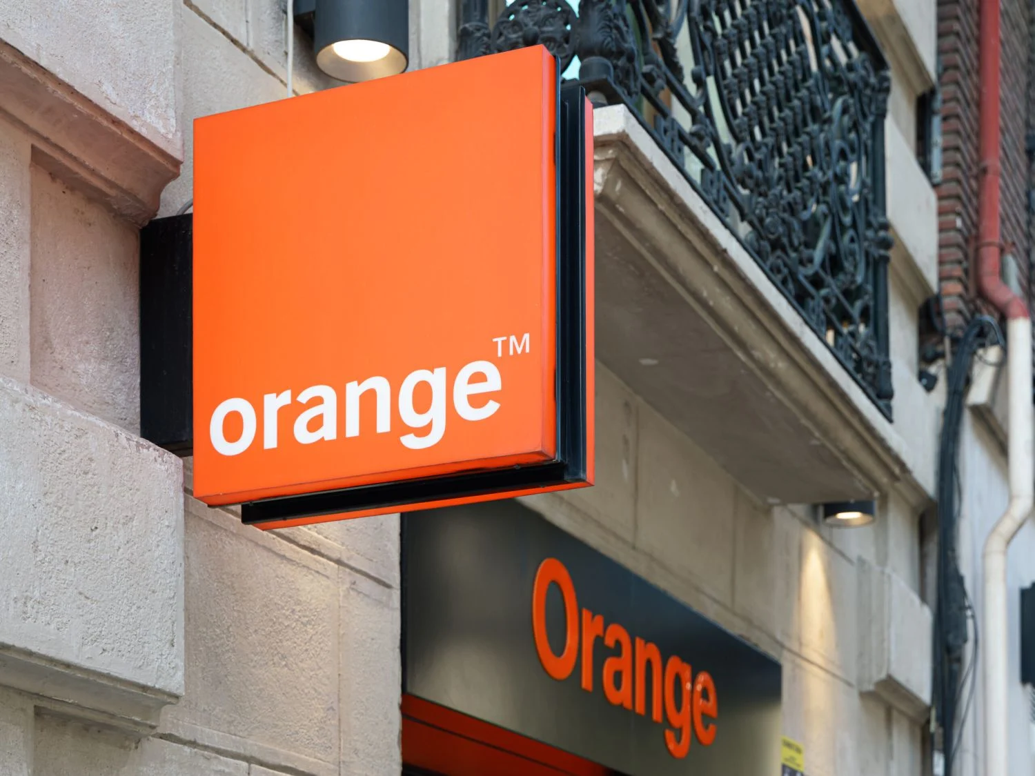MasOrange en pie de guerra: trabajadores se concentran en Madrid por el ERE forzoso y la protección del empleo