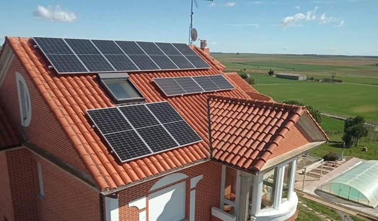 Ahorra mucho dinero colocando estas placas solares de Leroy Merlin, muy fáciles de instalar 19 Merca2.es El kit lo trae todo