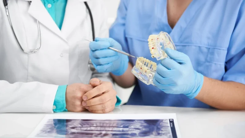 Gracias a la IA este robot va a jubilar a los dentistas muy pronto, más preciso y rápido 1 Merca2.es Robot dentistas