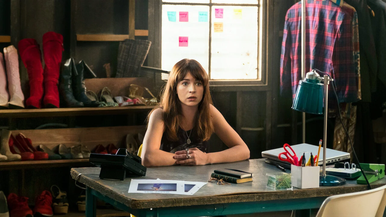 Antes de “Emily en París”: la serie de Netflix que mezcla glamour y amor