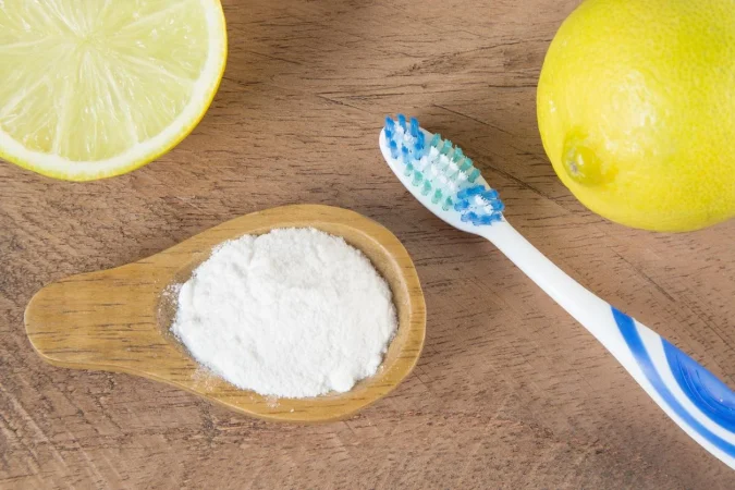 Luce una sonrisa de revista con la receta de la abuela que blanquea dientes y refresca tu aliento 1 Merca2.es Cómo preparar la mezcla de bicarbonato y menta para una sonrisa más blanca
