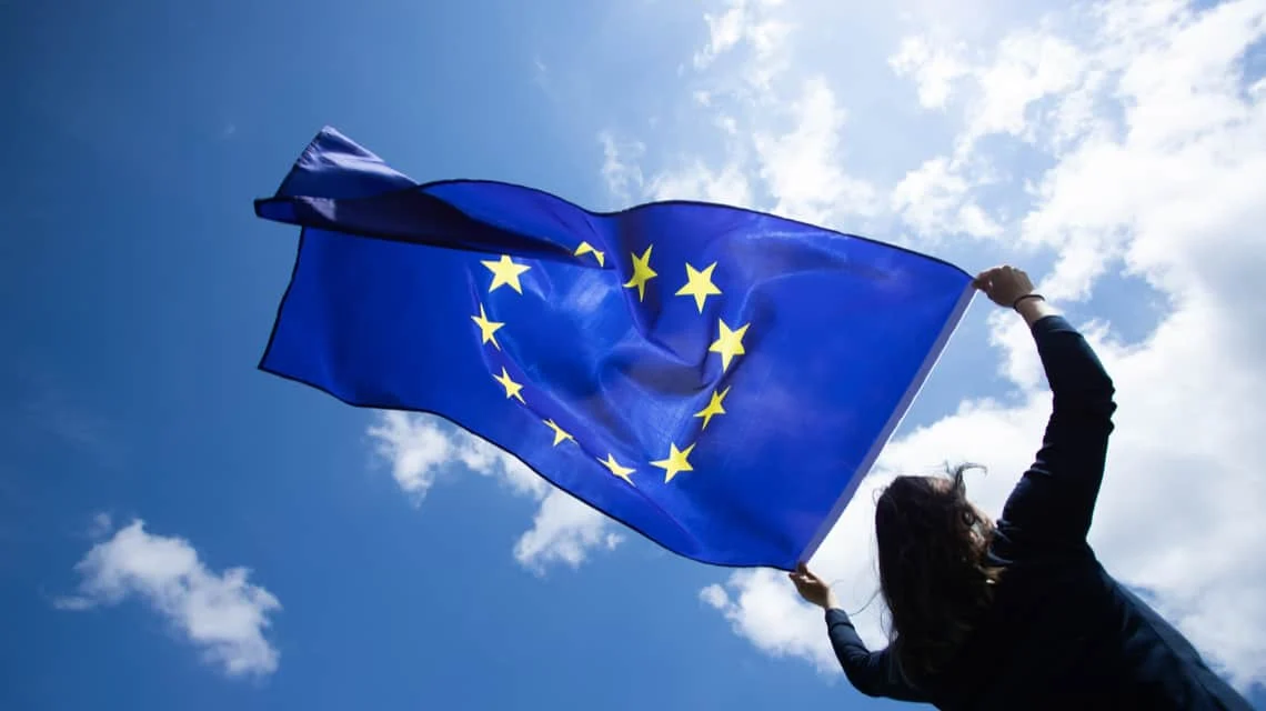 La Unión Europea establece una nueva obligación para los fabricantes de teléfonos móviles