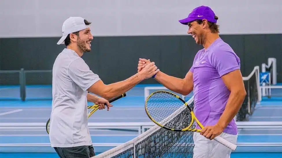 Aitana y Sebastián Yatra se apuntan a la academia de tenis de Rafa Nadal 1 Merca2.es Aitana y Sebastián Yatra