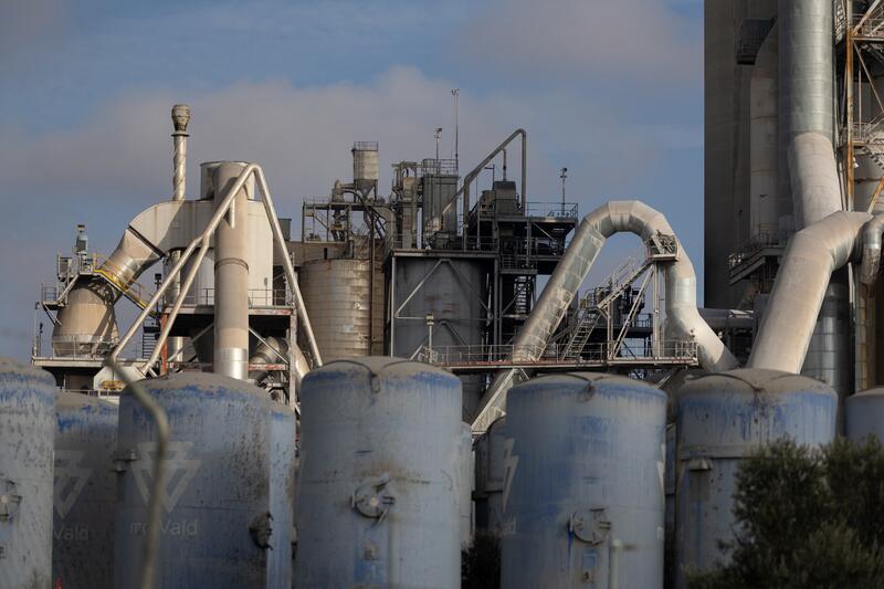 PMI revela que la actividad manufacturera en España modera su crecimiento en agosto