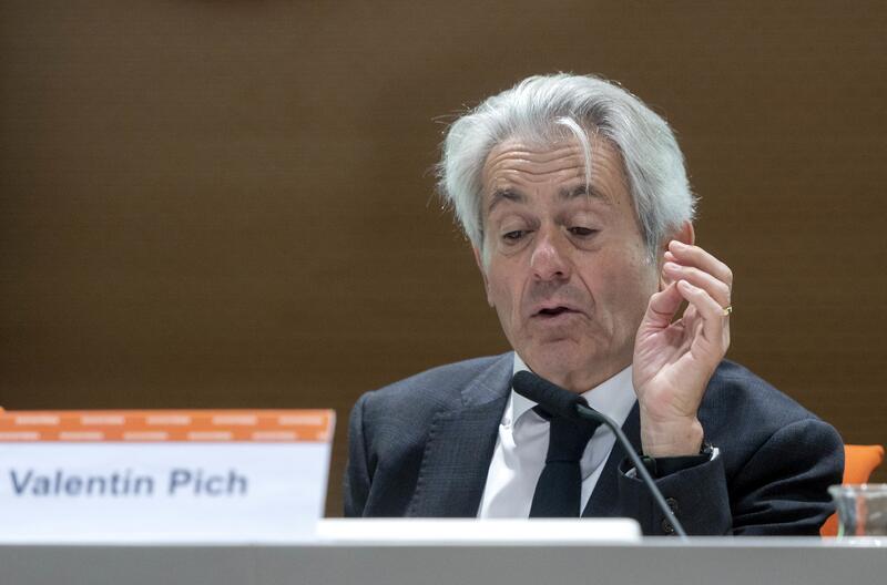 Los economistas confirman un PIB del 2,9% en 2024, pero ajustan al alza las previsiones de paro e inflación