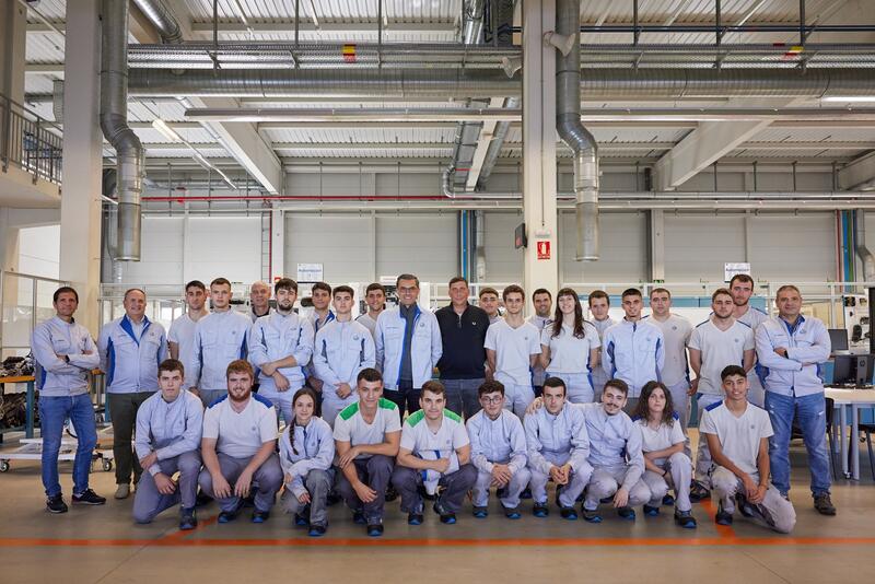 El mejor aprendiz de Volkswagen Navarra brilla entre los mejores talentos del Grupo a nivel global