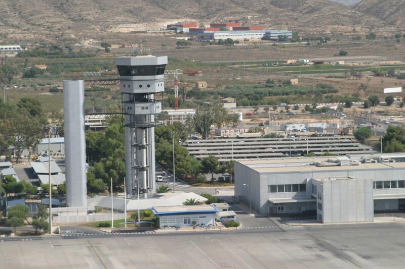 Los controladores aéreos de torres liberalizadas recibirán un incremento del 2% en sus salarios desde 2025
