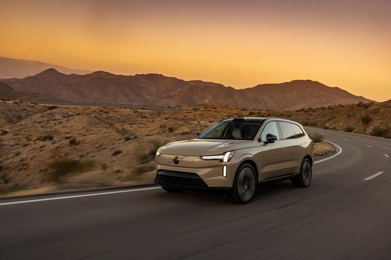 Volvo inicia la entrega del SUV EX90 este mes tras superar retrasos por fallos en el software