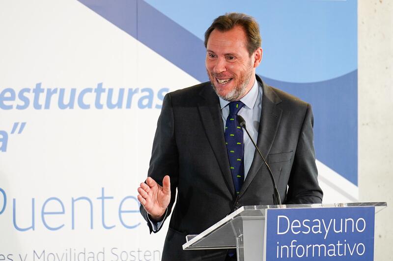Puente se compromete a analizar con un estudio de viabilidad riguroso el tren Granada-Motril