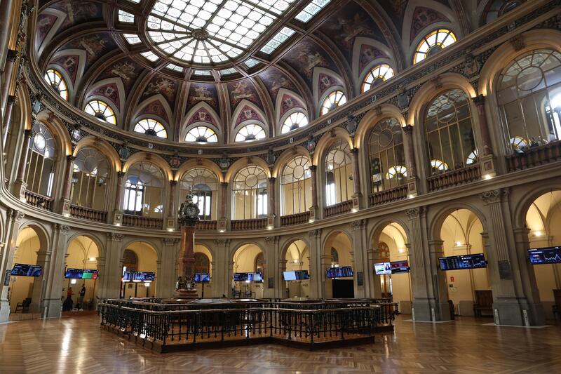 A media sesión, el Ibex se mantiene al alza rumbo a 11.300 con Inditex ganando un 4%