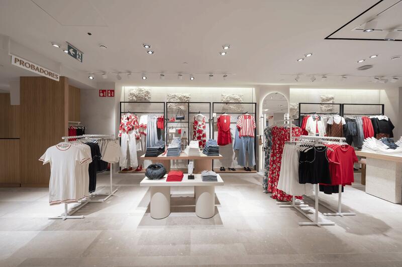 Mango planta cara a Inditex con la apertura de su emblemática tienda en Plaza de España, la cuarta más grande de Madrid