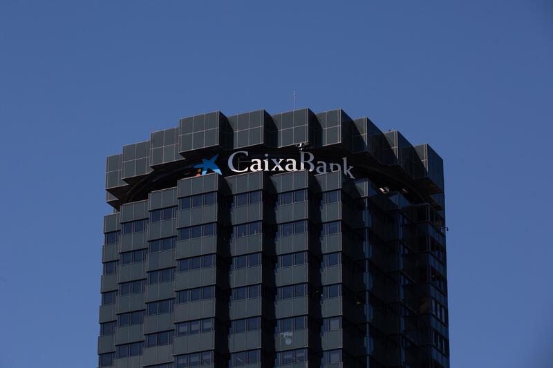 CaixaBank lanza hipotecas para jóvenes con avales del Gobierno