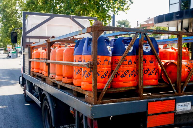 La bombona de butano corta sus caídas y se encarece un 3,85% desde este martes, hasta los 15,93 euros