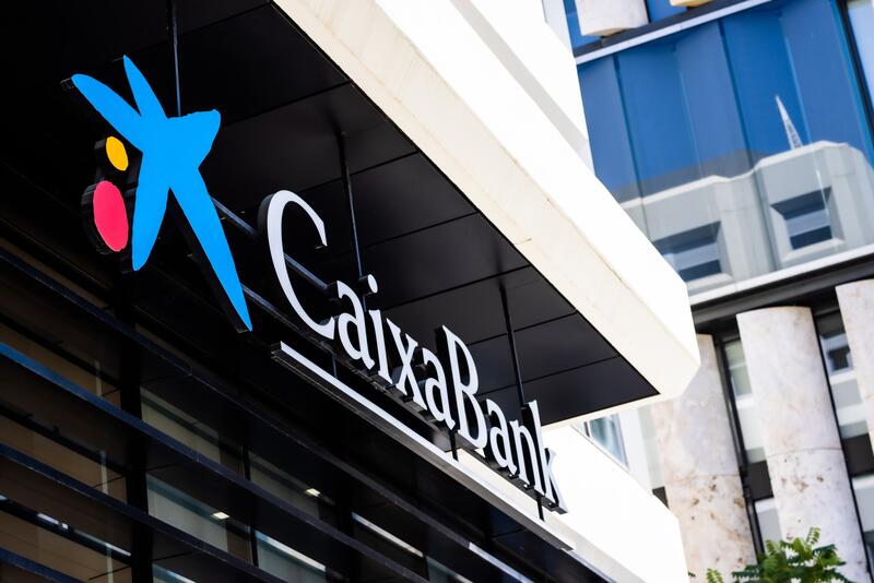 El BOE revela una multa de 1,2 millones impuesta por la AEPD a CaixaBank