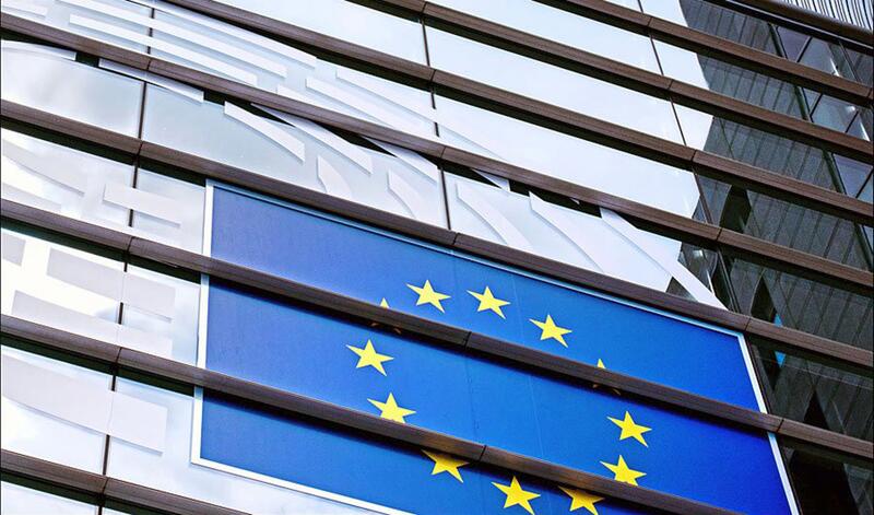 La Eurocámara bloquea la entrada de alimentos con pesticidas vetados en la UE