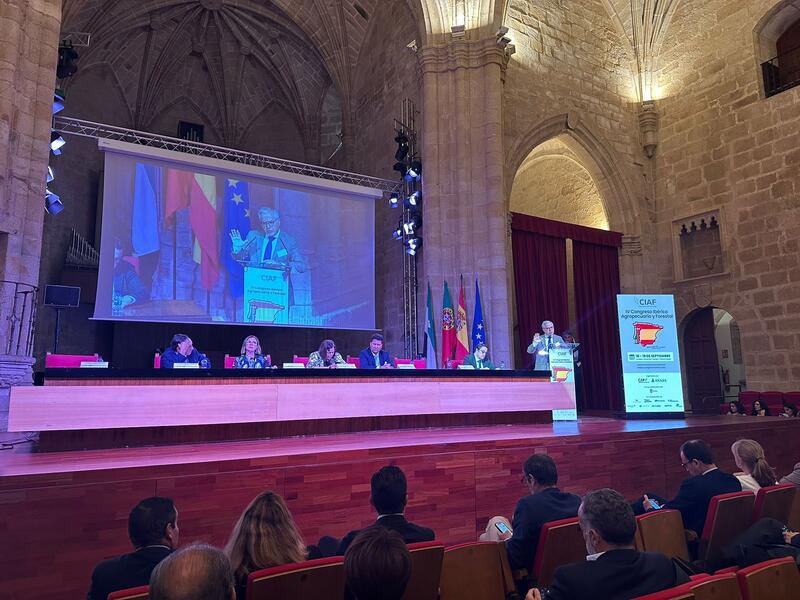 Agricultores y ganaderos de España y Portugal abogan por ayudas para reducir la huella de carbono