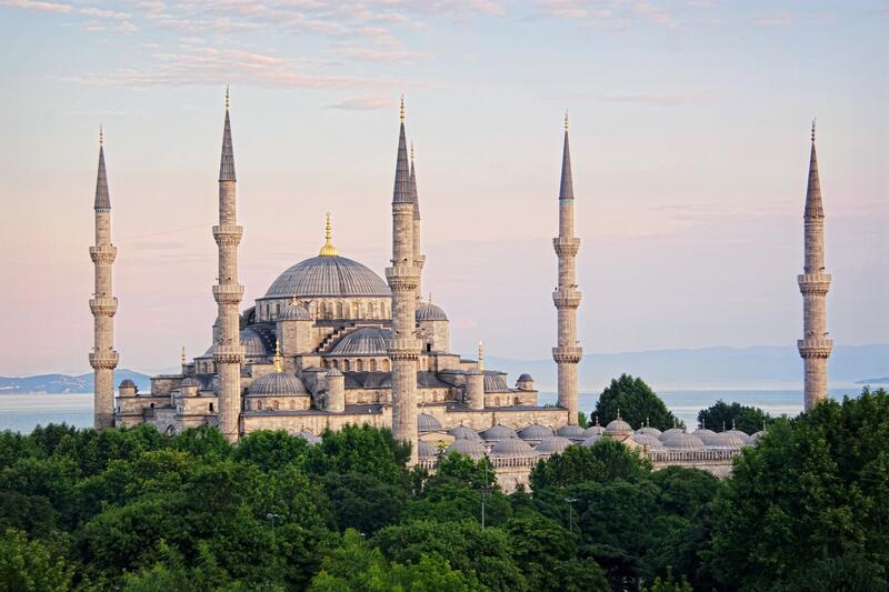 Turquía mantiene los tipos de interés por sexta reunión consecutiva y omite mencionar posibles subidas