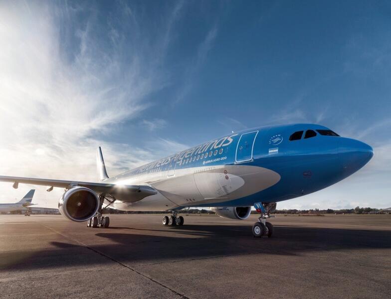 Javier Milei y su Gobierno abre el diálogo para la venta de Aerolíneas Argentinas